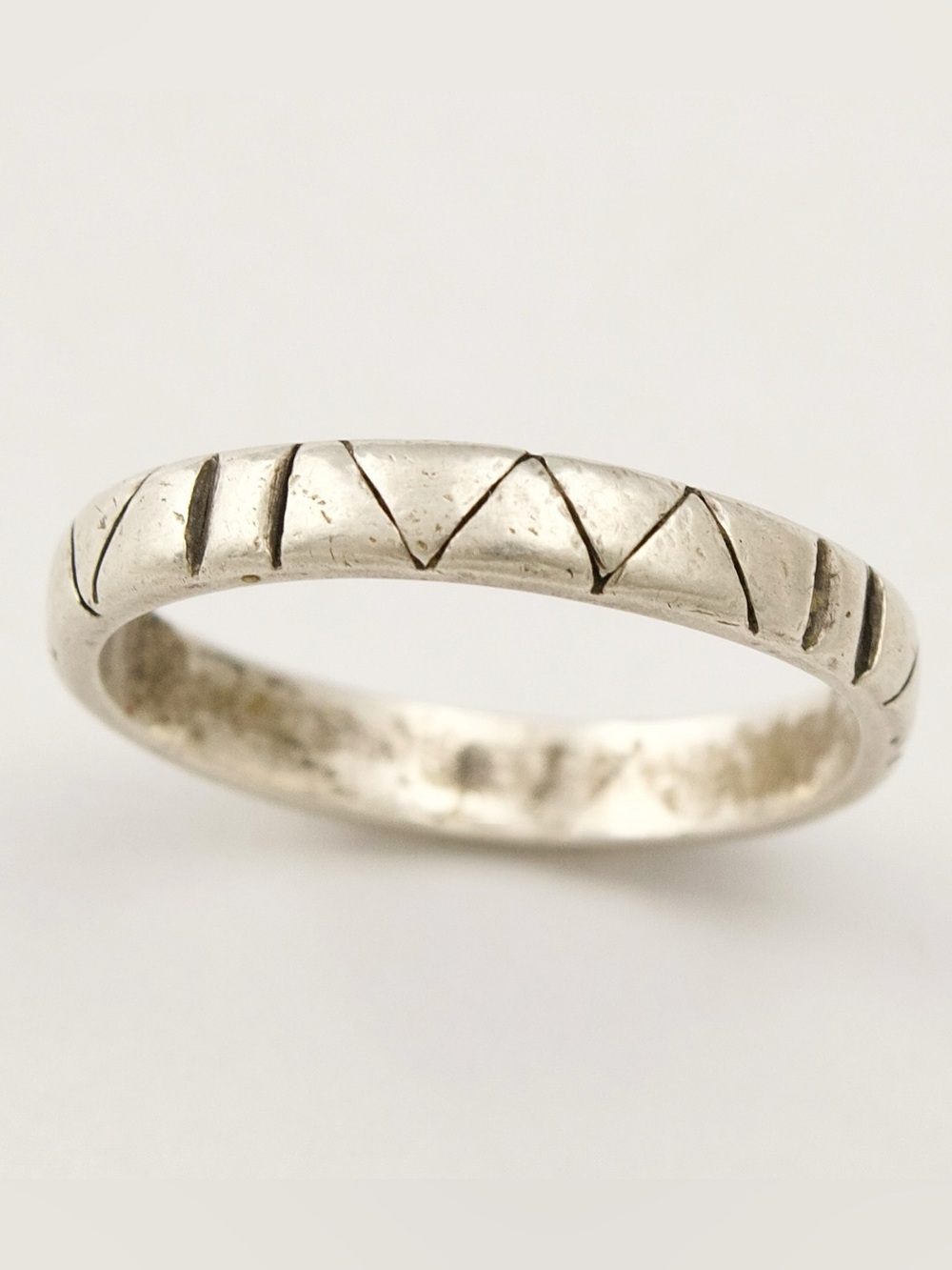 Vintage Sterling Silver Ring with Hand-Engraved Zig-Zag Pattern Size 8 Band